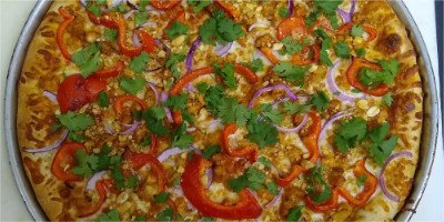 thai chicken pizza